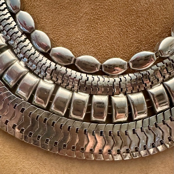 Silver tone wide collar necklace - Picture 3 of 5